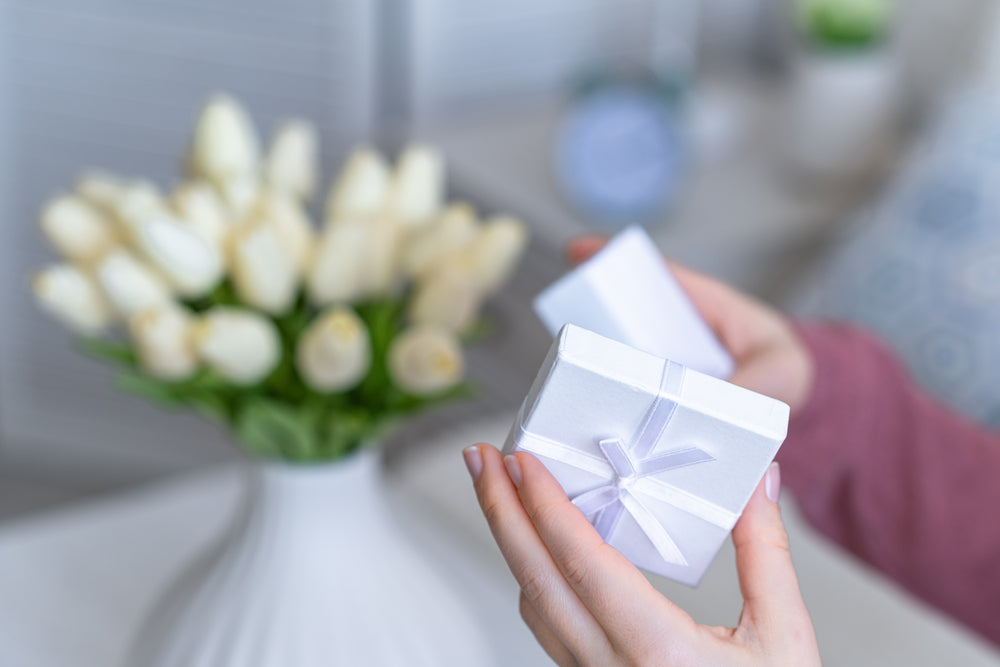 4 Unique Ways to Present Jewelry Gifts