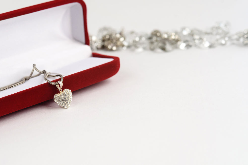 4 Reasons Why Jewelry Makes the Perfect Gift