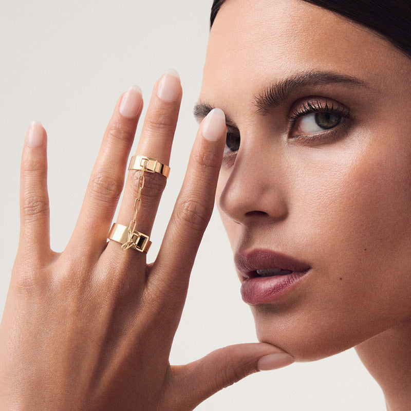 Dinh Van Houston Trunk Show<br><span style="font-size: 16px; font-weight: bold; font-family: Avenir; margin-top: 25px;">DEC 5-6</span>