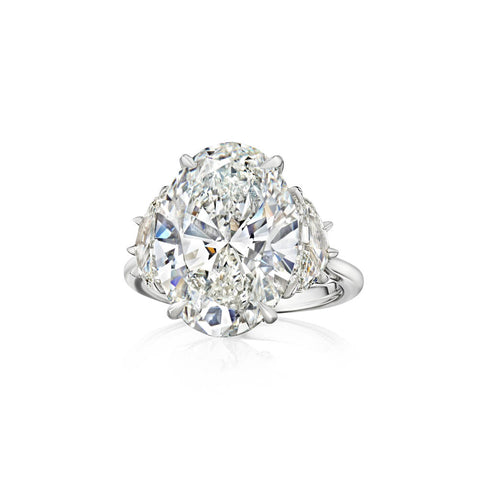 3 Stone Diamond Ring with 8ct Oval - 2
