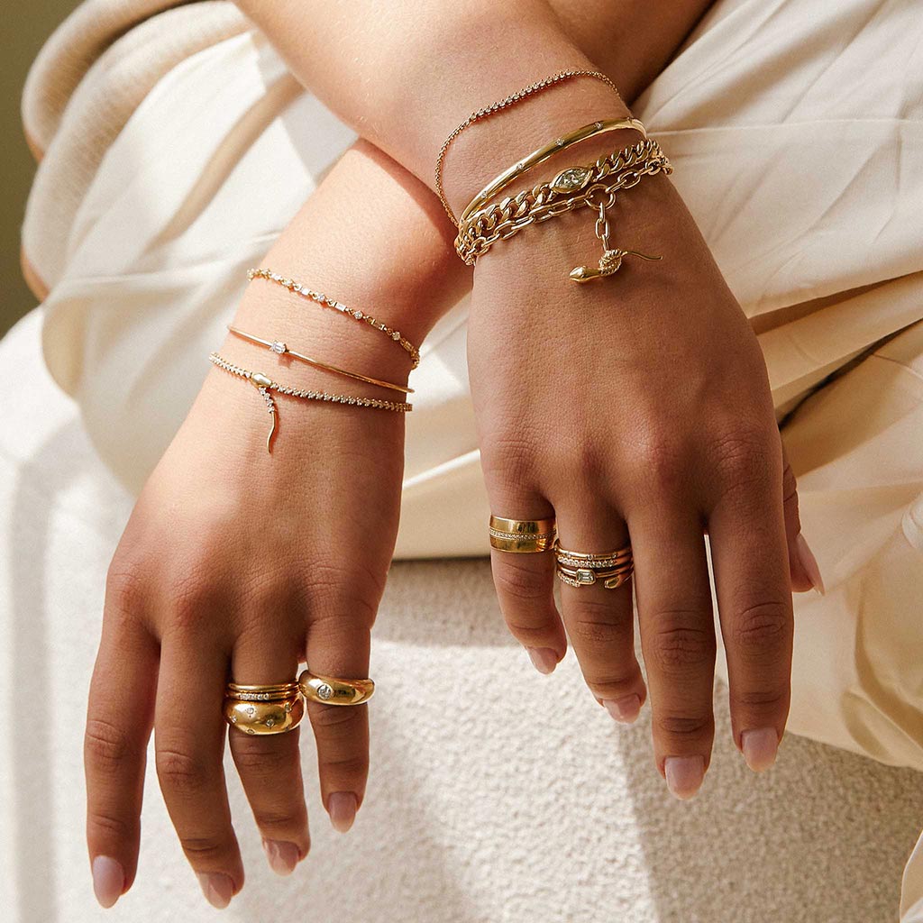 The Best Jewelry for Holiday Photos: What Looks Great on Camera