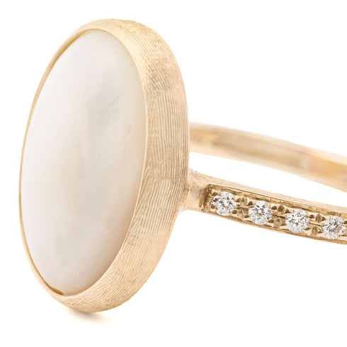 18K Yellow Gold Oval Mother of Pearl Ring with Diamonds - 2