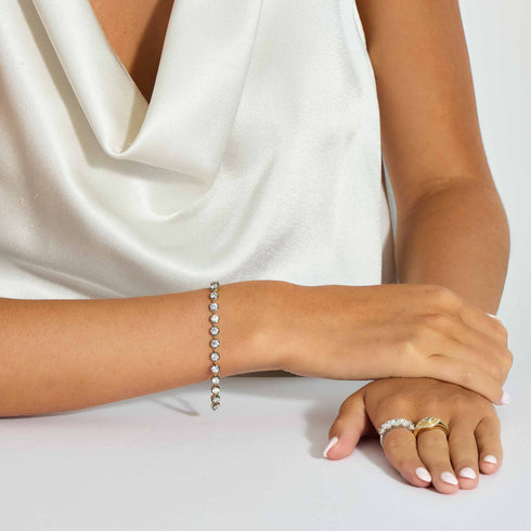 Round Brilliant Diamond Station Bracelet In Yellow Gold With Blackened Bezels - 2