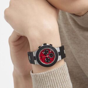 76100